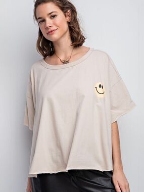 easel Oversized Smiley Tee - Cream